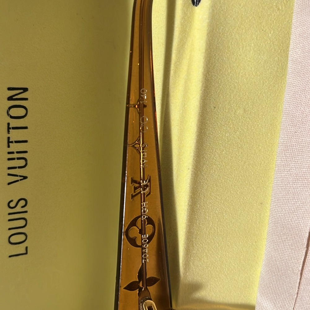Louis Vuitton 'Obsession GM' Glitter Honey sunglasses. - Picture 6 of 8